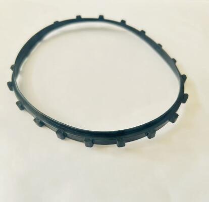 Automobiele rubber olie zegel. Zwarte ring gasket met lokalisatie klompen voor de motor inlaten manifold.