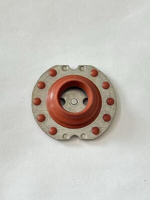 Metaal-rubber samengestelde diafragma. Bewerkte metalen onderdelen. Automobiele besturingszegel.